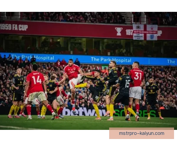 英超联赛森林队迎战曼联，状态回暖值得关注