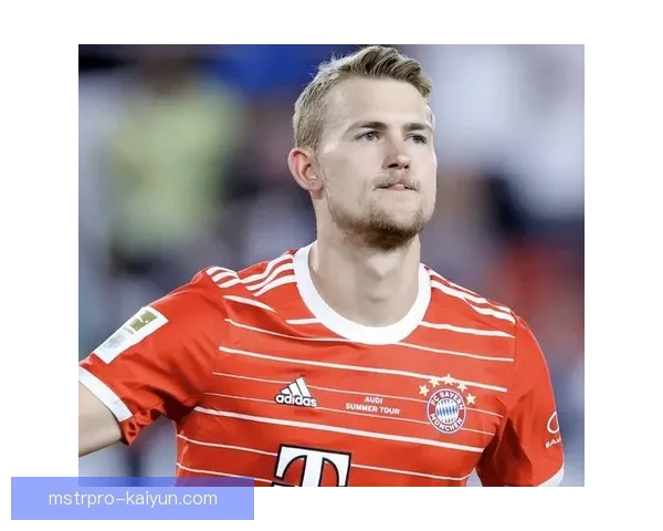 德里赫特的风格分析：防守稳健与传球能力并重，持续提升成为后防核心